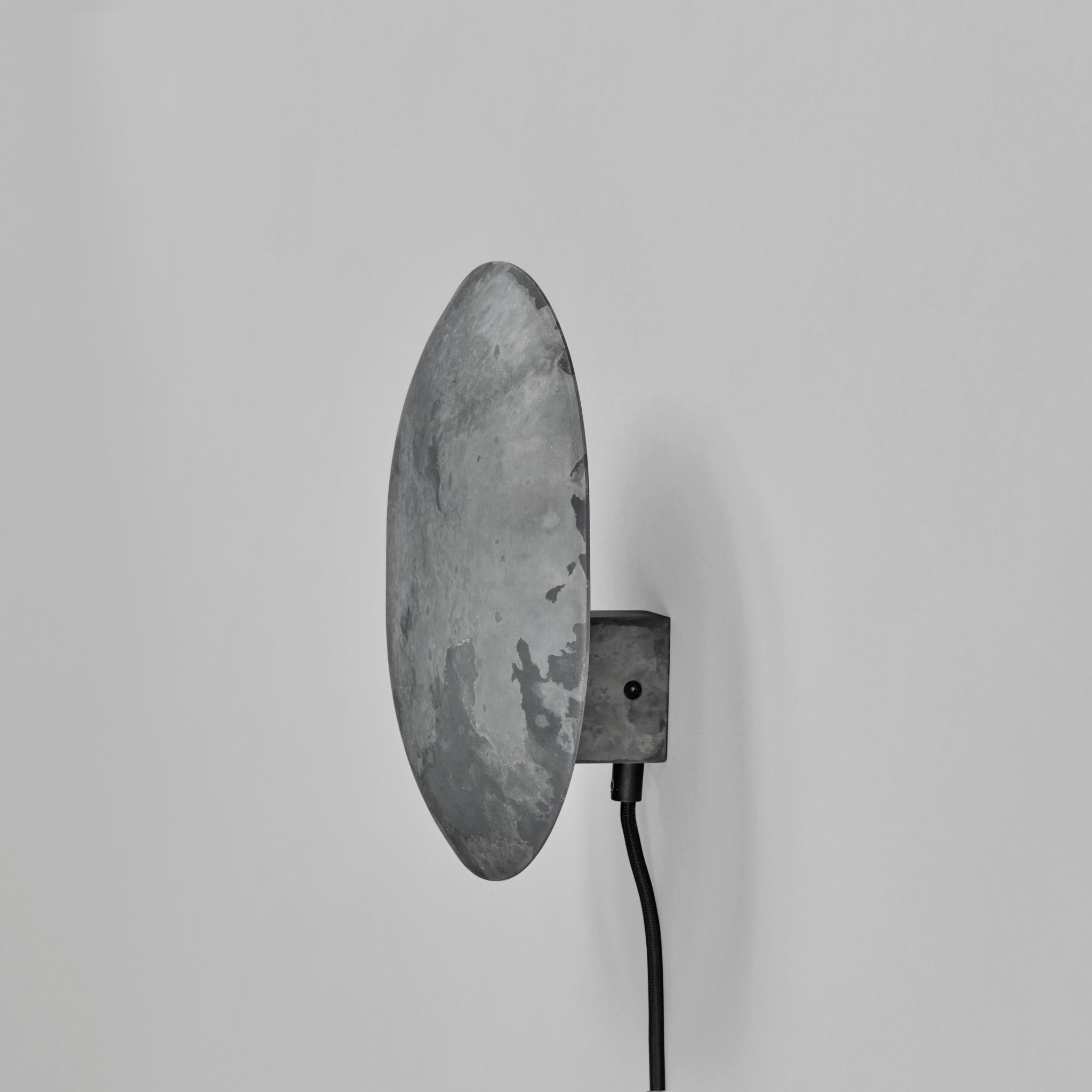 101 Copenhagen - Clam Wall Lamp - Oxidized - Wall Lamp