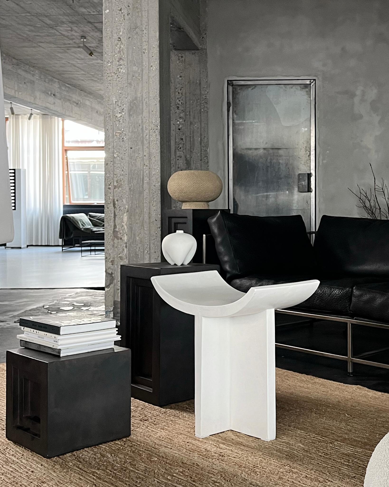 Podium Mini, Brutus Stool, Sumo vase Petit, Kabin Shisen