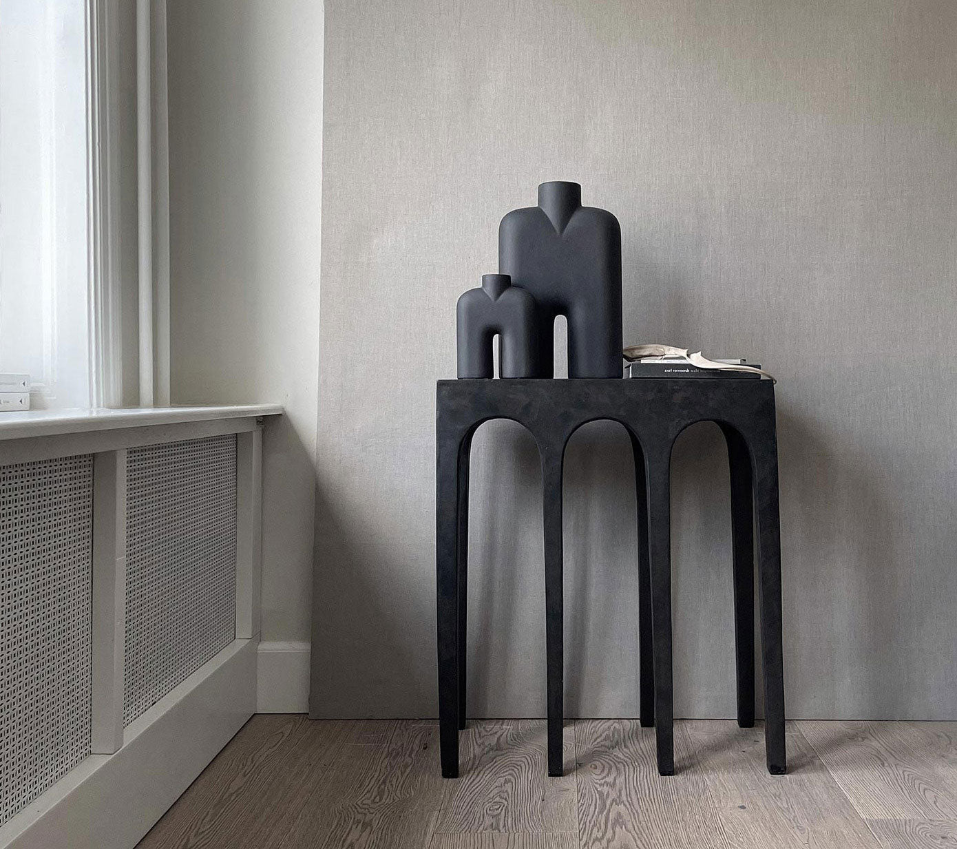 Bow console and cobra Vases