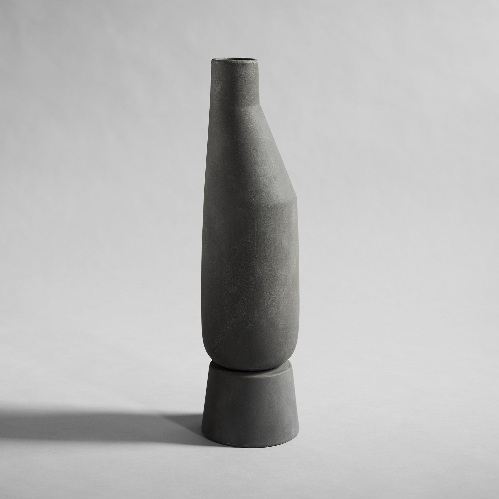 101 Copenhagen - Sphere Vase Tall - Dark Grey - Archive