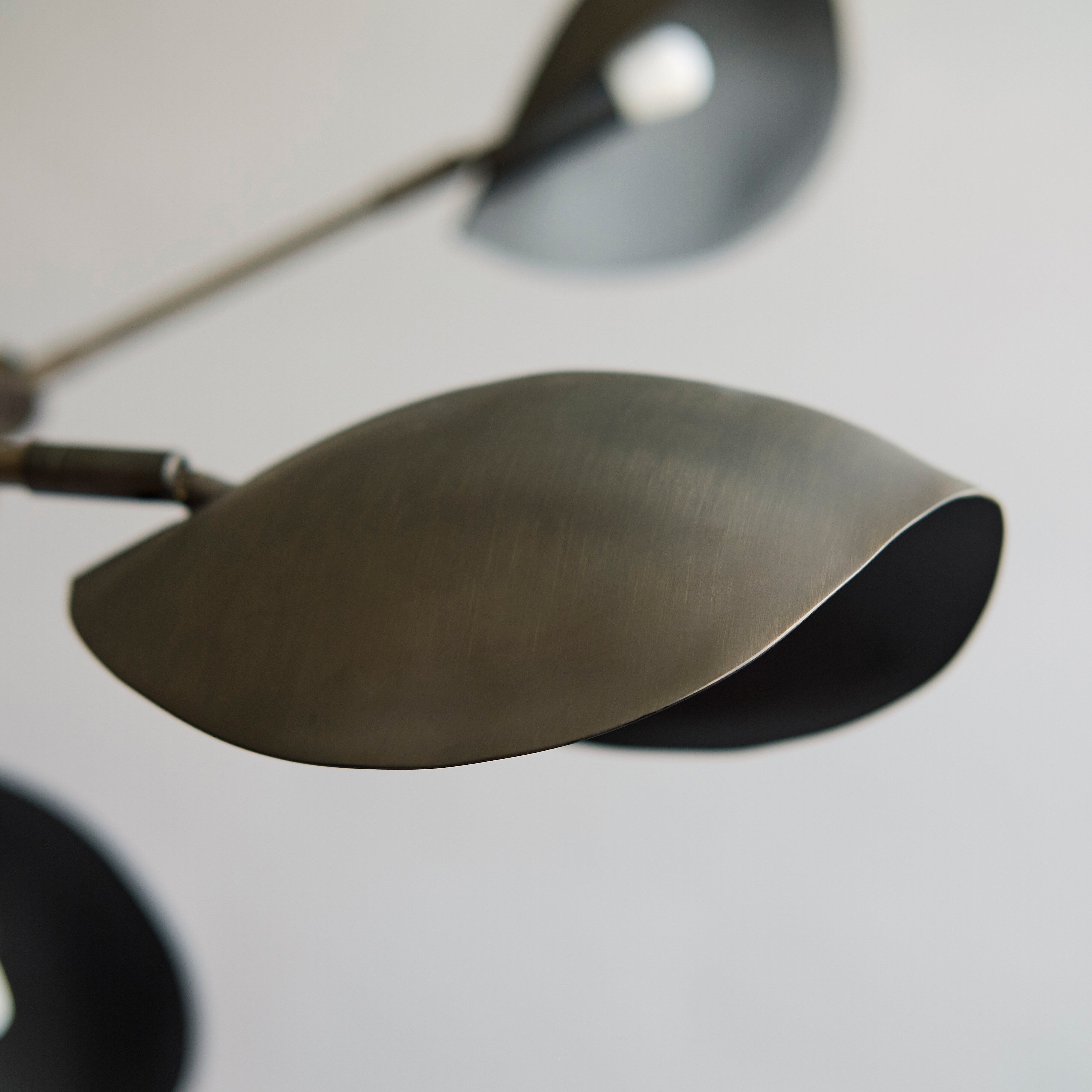 101 Copenhagen - Stingray Chandelier - Bronze (5m) - Chandelier