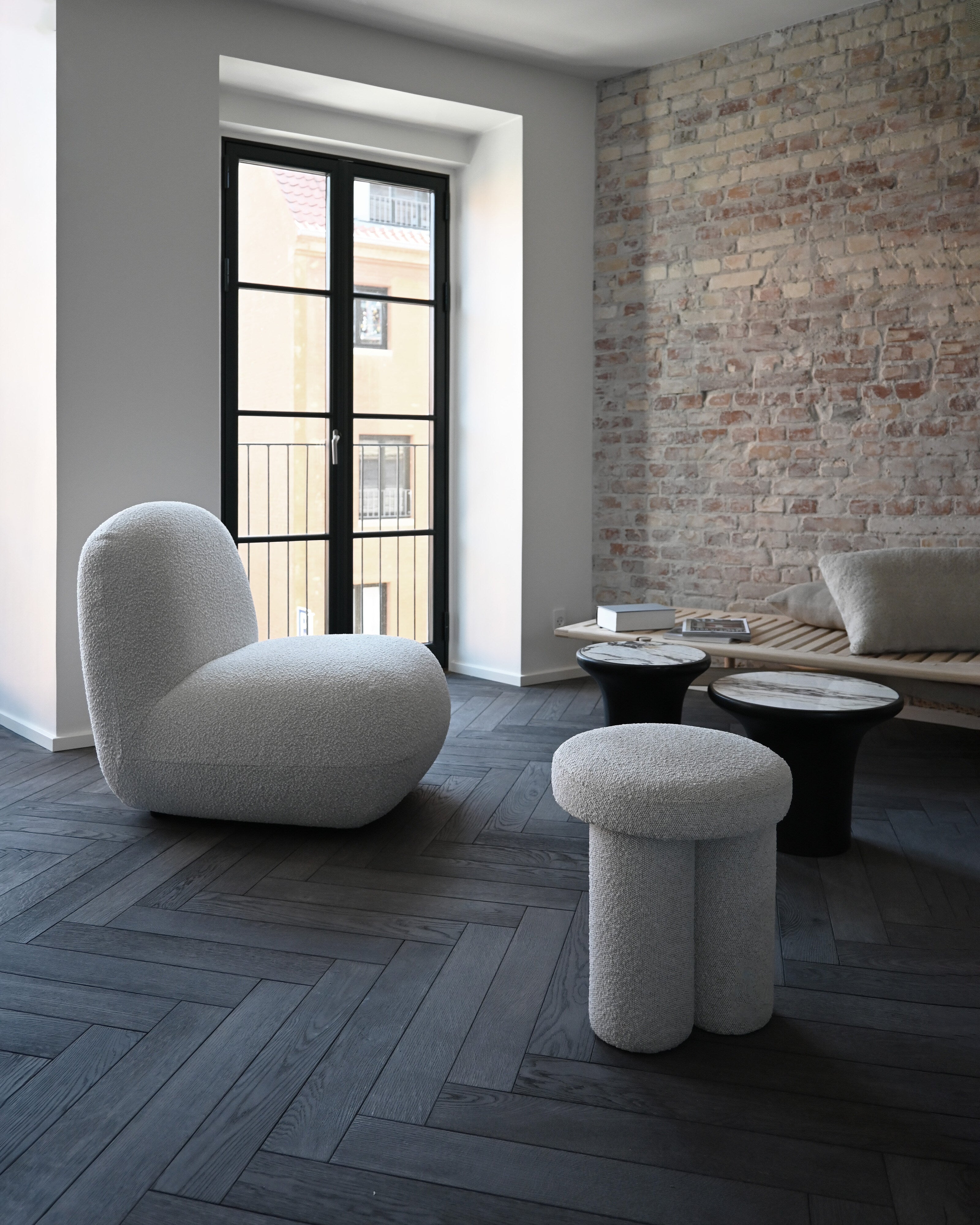 101 Copenhagen - Trumpet Table, Tall - Calacatta - Coffee Table