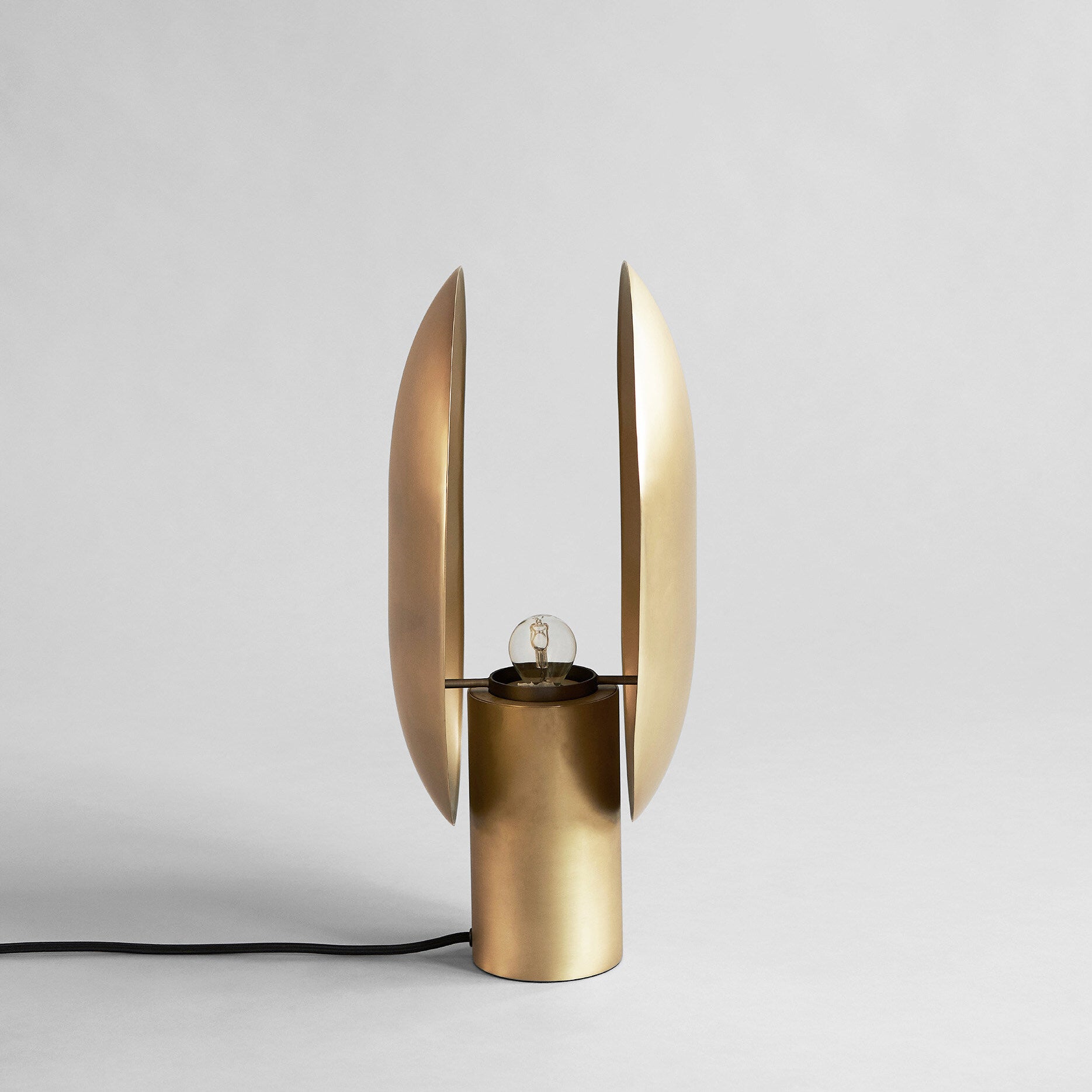 101 Copenhagen - Clam Table Lamp - Brass - Table Lamp