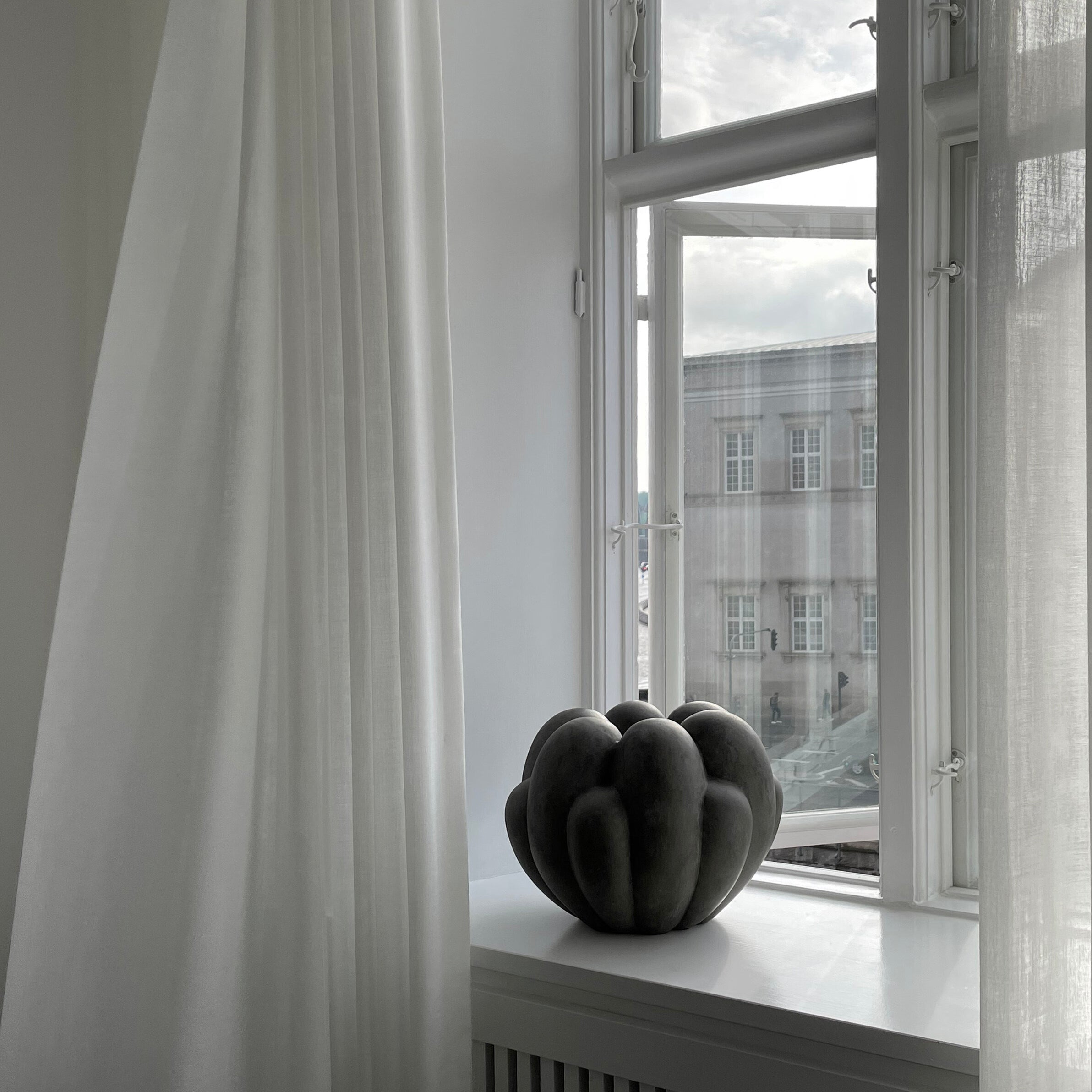 101 Copenhagen - Bloom Vase, Mini - Dark Grey - Vase