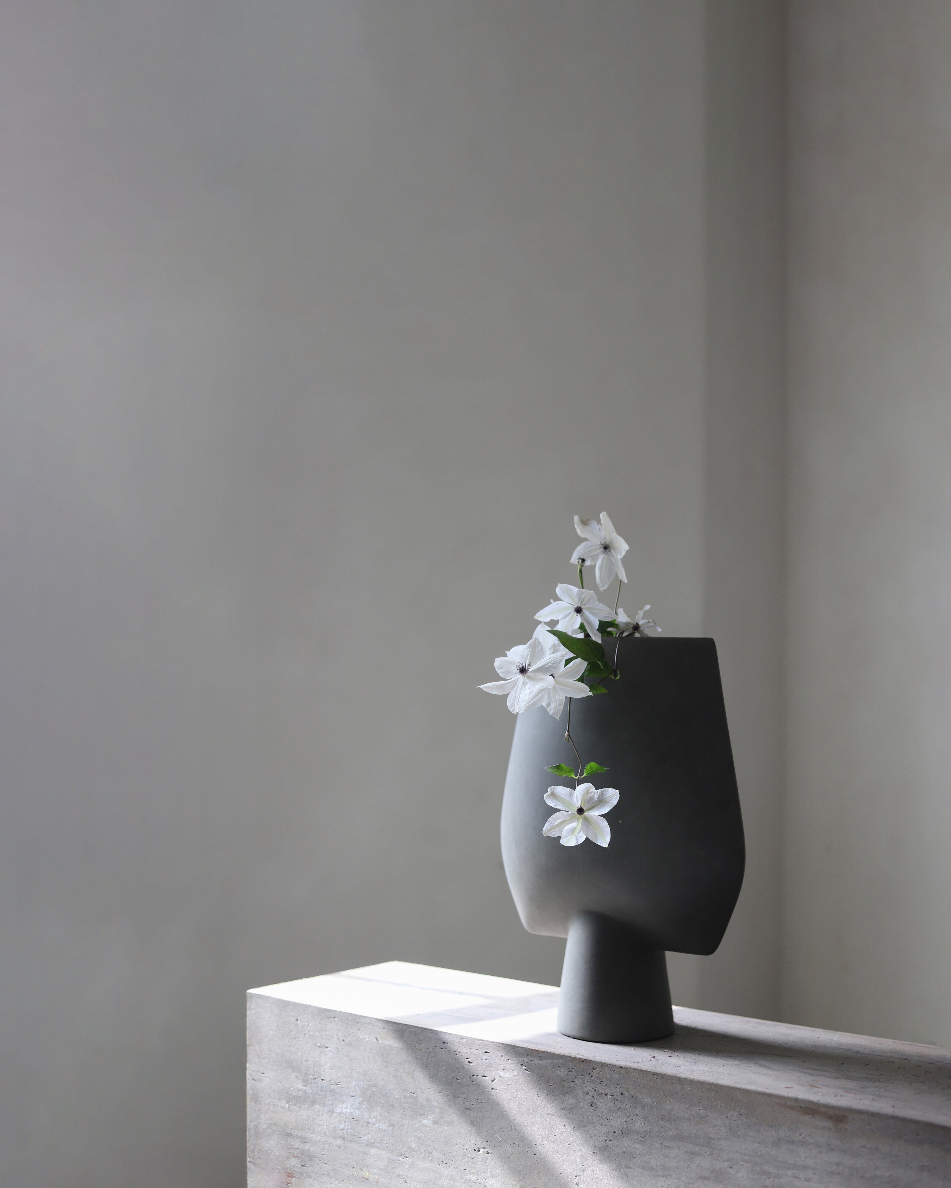 101 Copenhagen - Sphere Vase Square, Big - Dark Grey - Vase