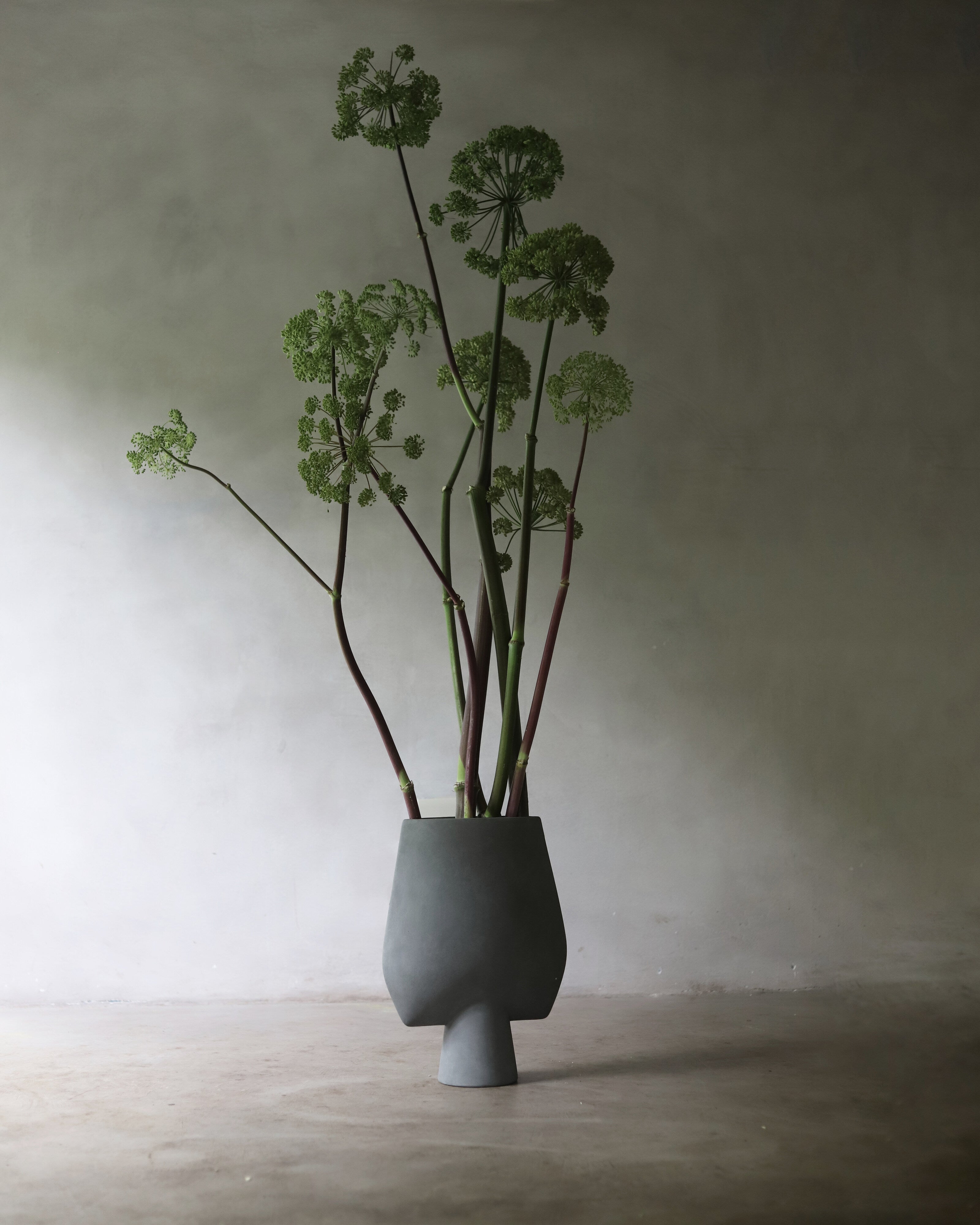 101 Copenhagen - Sphere Vase Square, Big - Dark Grey - Vase