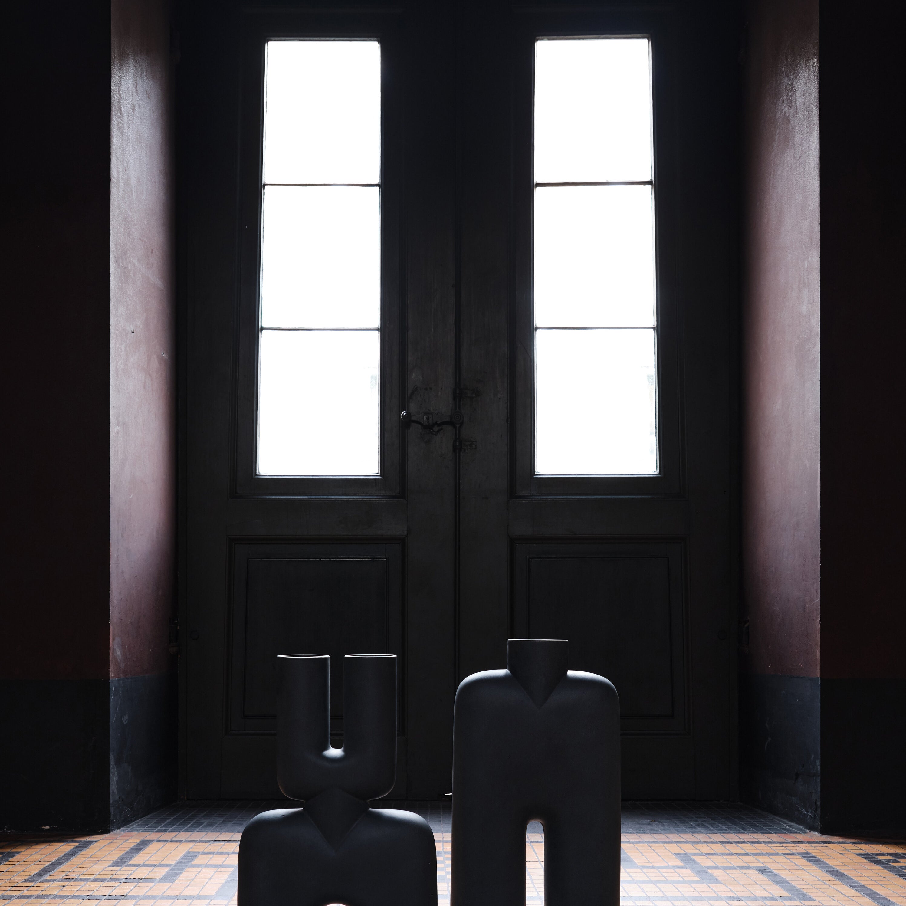 Cobra Vase Tall, Hexa - Black