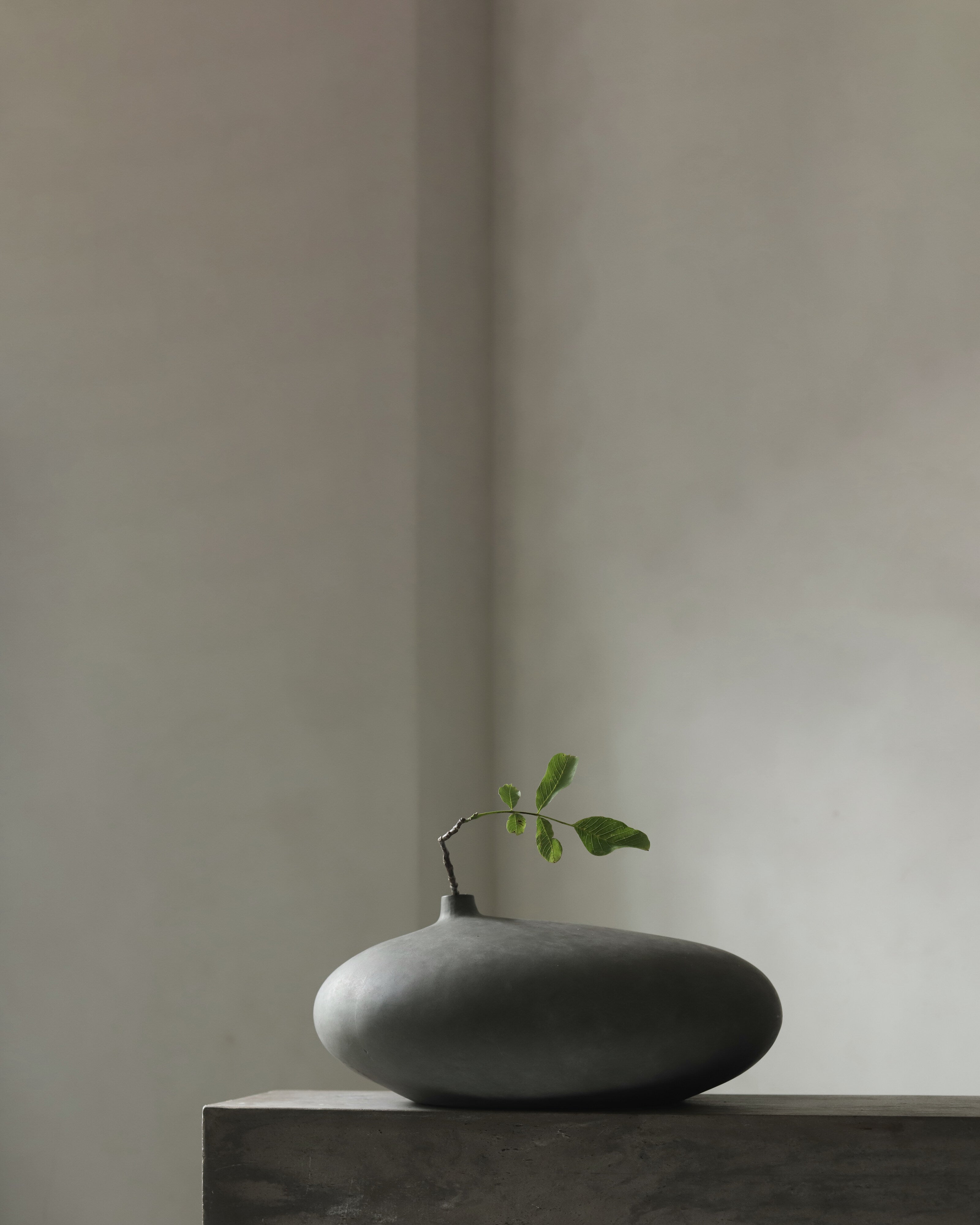 101 Copenhagen - Submarine Vase, Fat - Dark grey - Vase