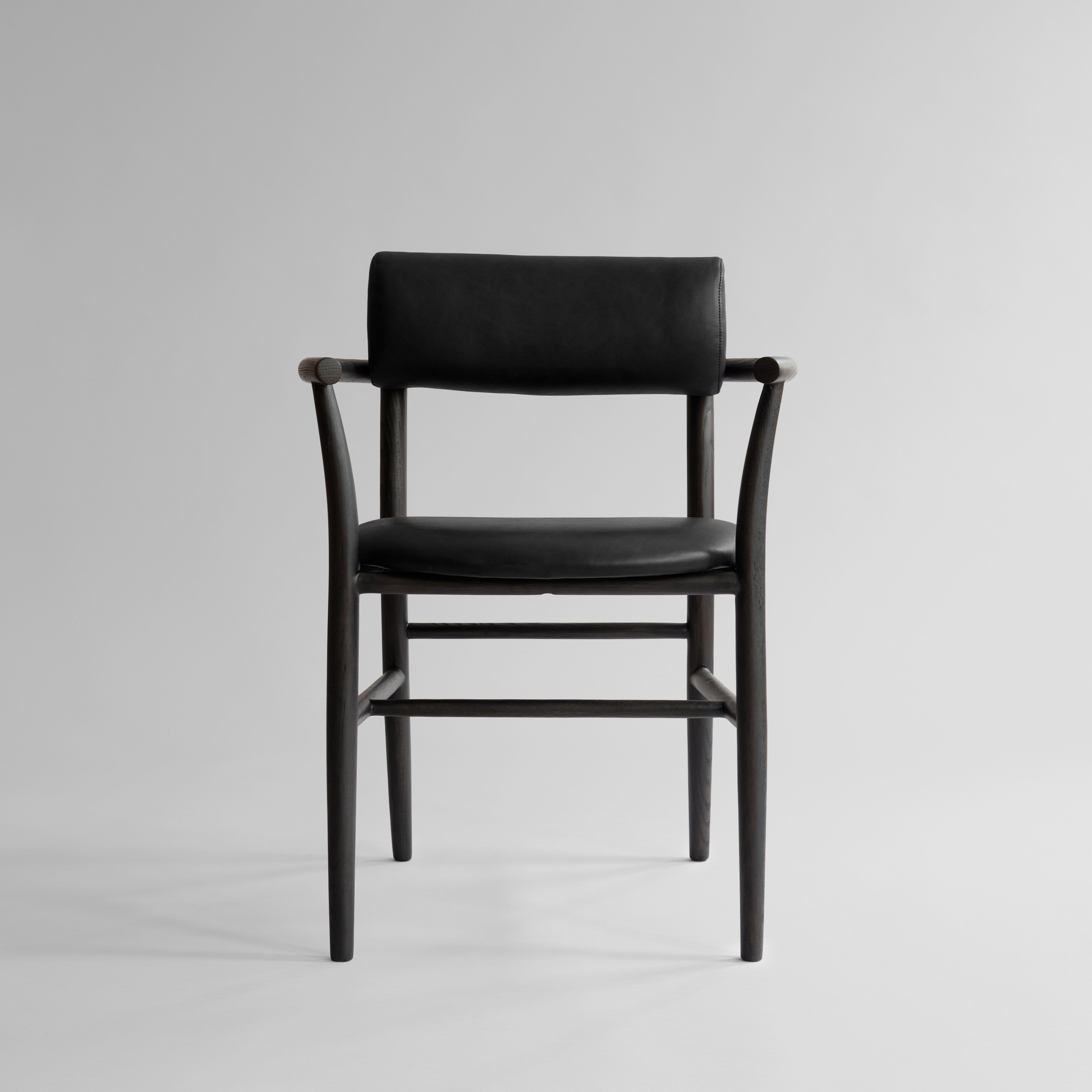 101 Copenhagen - Nama Dining Chair, Armrest Coffee Black  - Aniline Leather - Dining Chair