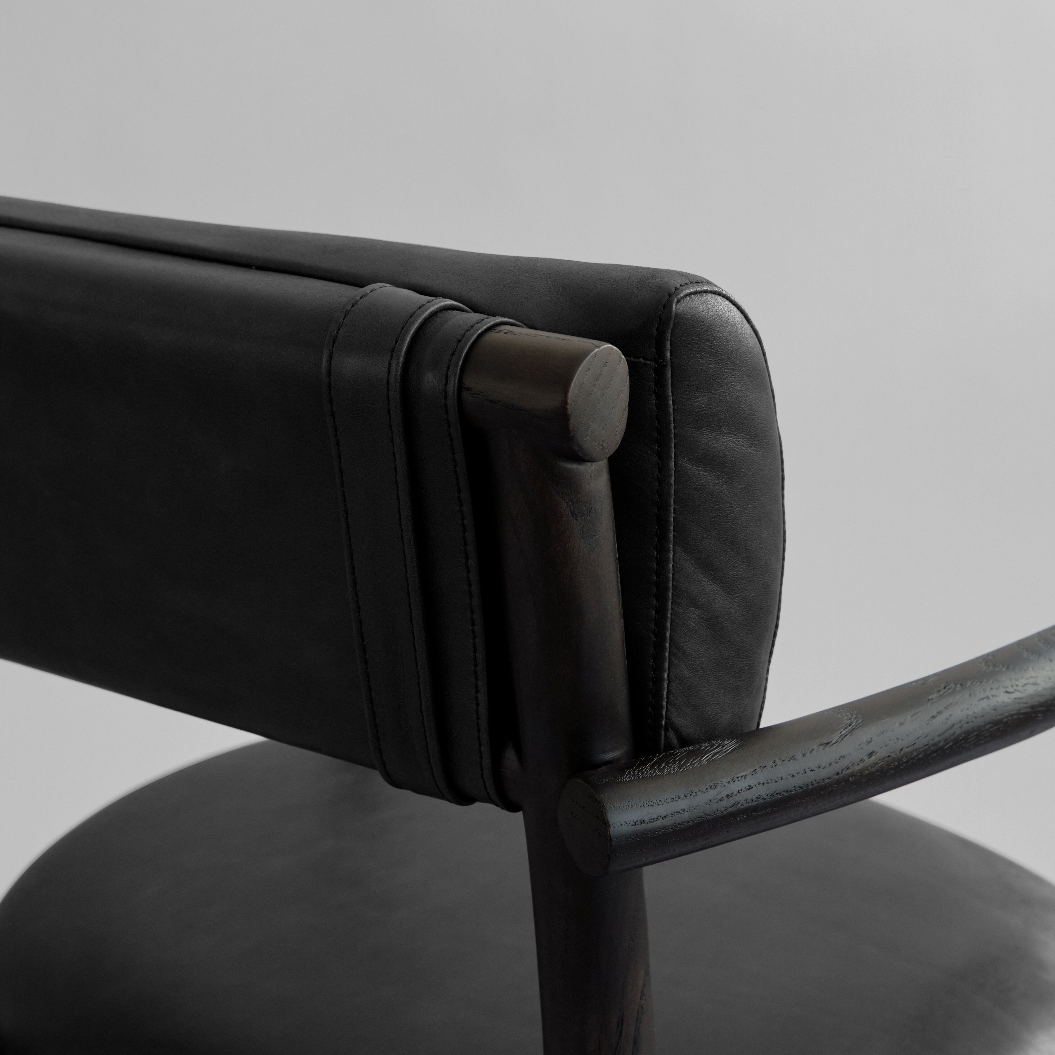101 Copenhagen - Nama Dining Chair, Armrest Coffee Black  - Aniline Leather - Dining Chair