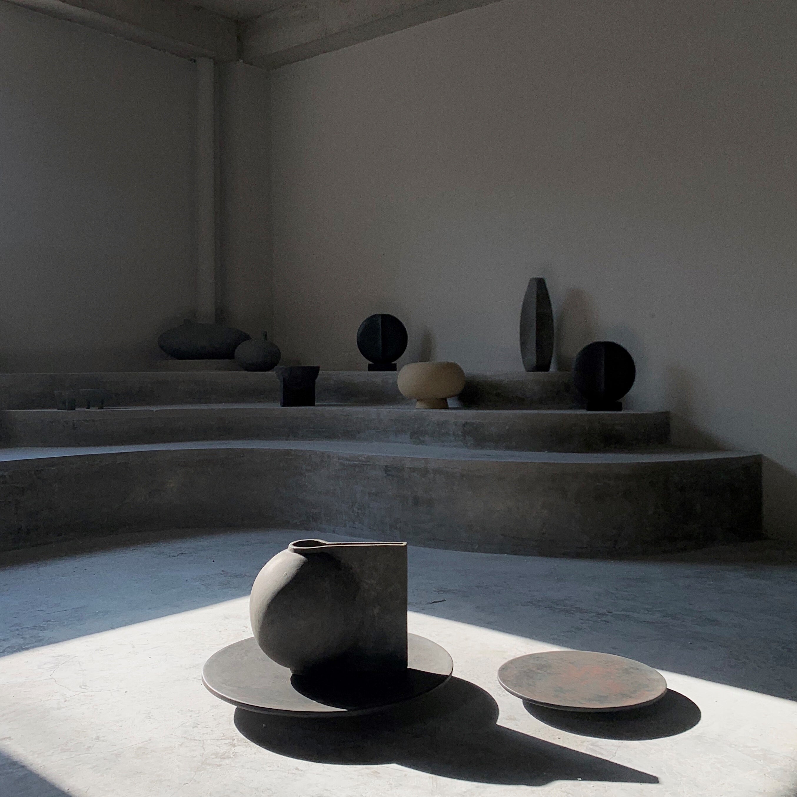 101 Copenhagen - Offset Vase, Big - Dark Grey - Vase