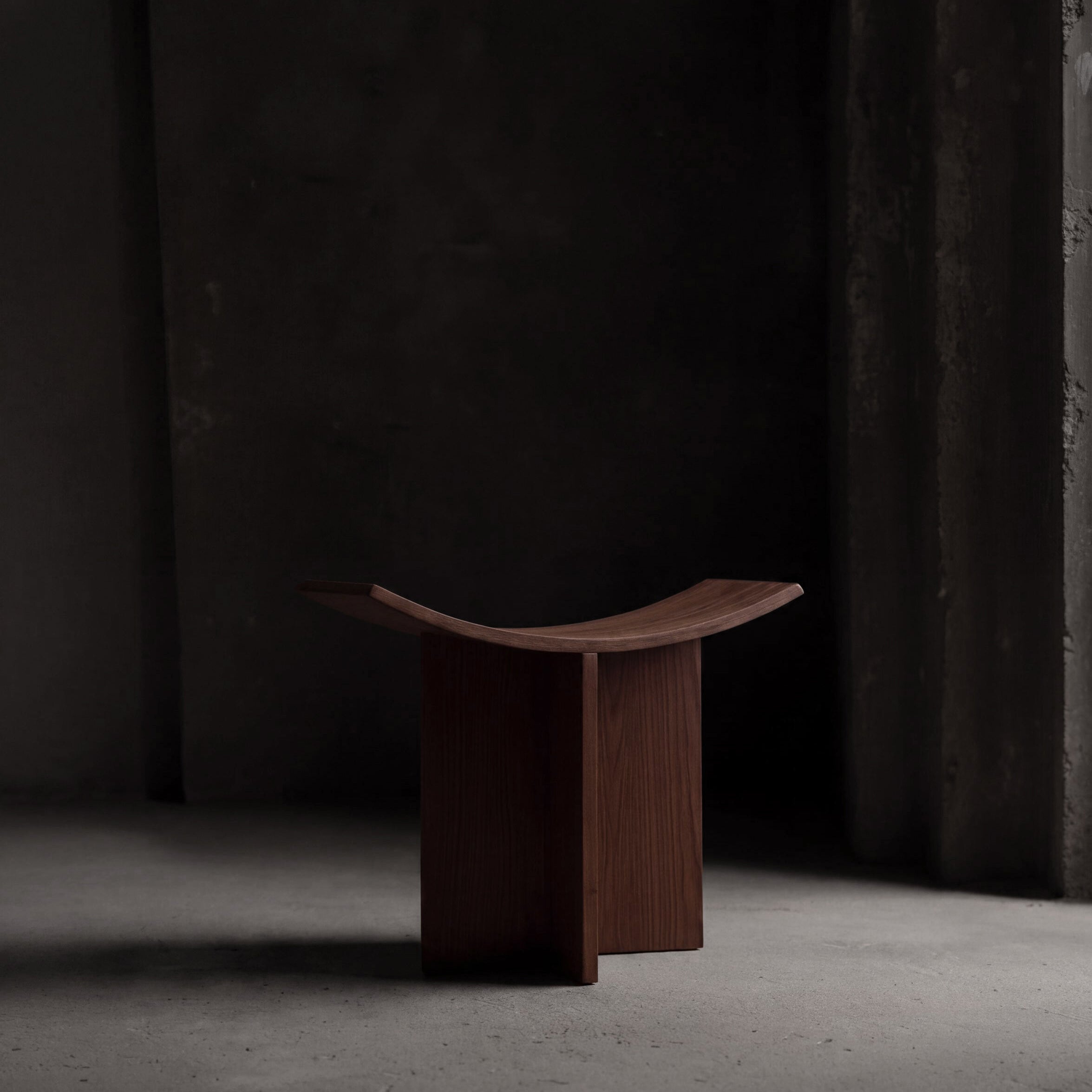 Brutus Stool - Classic Brown Oak