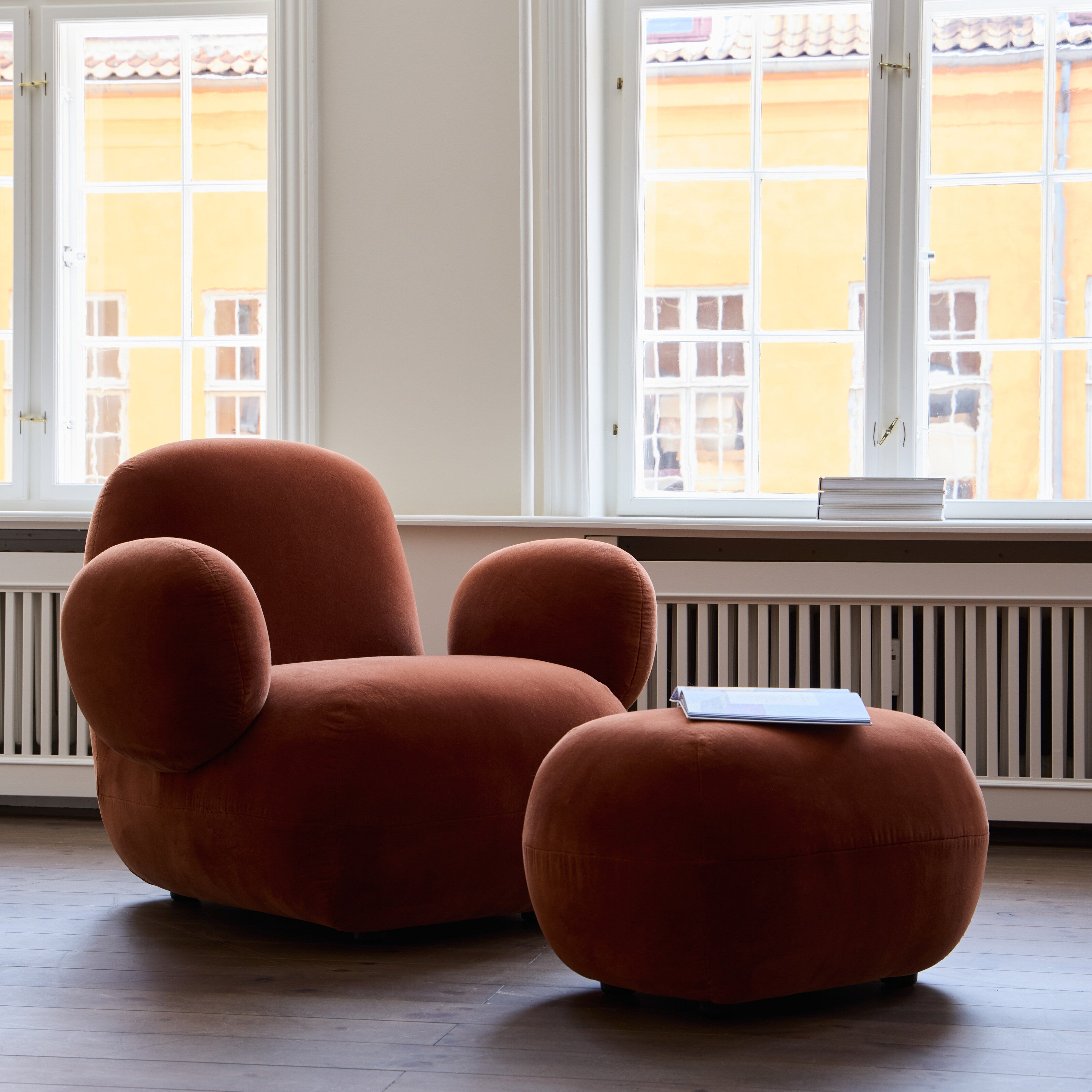 Toe Ottoman – Rust