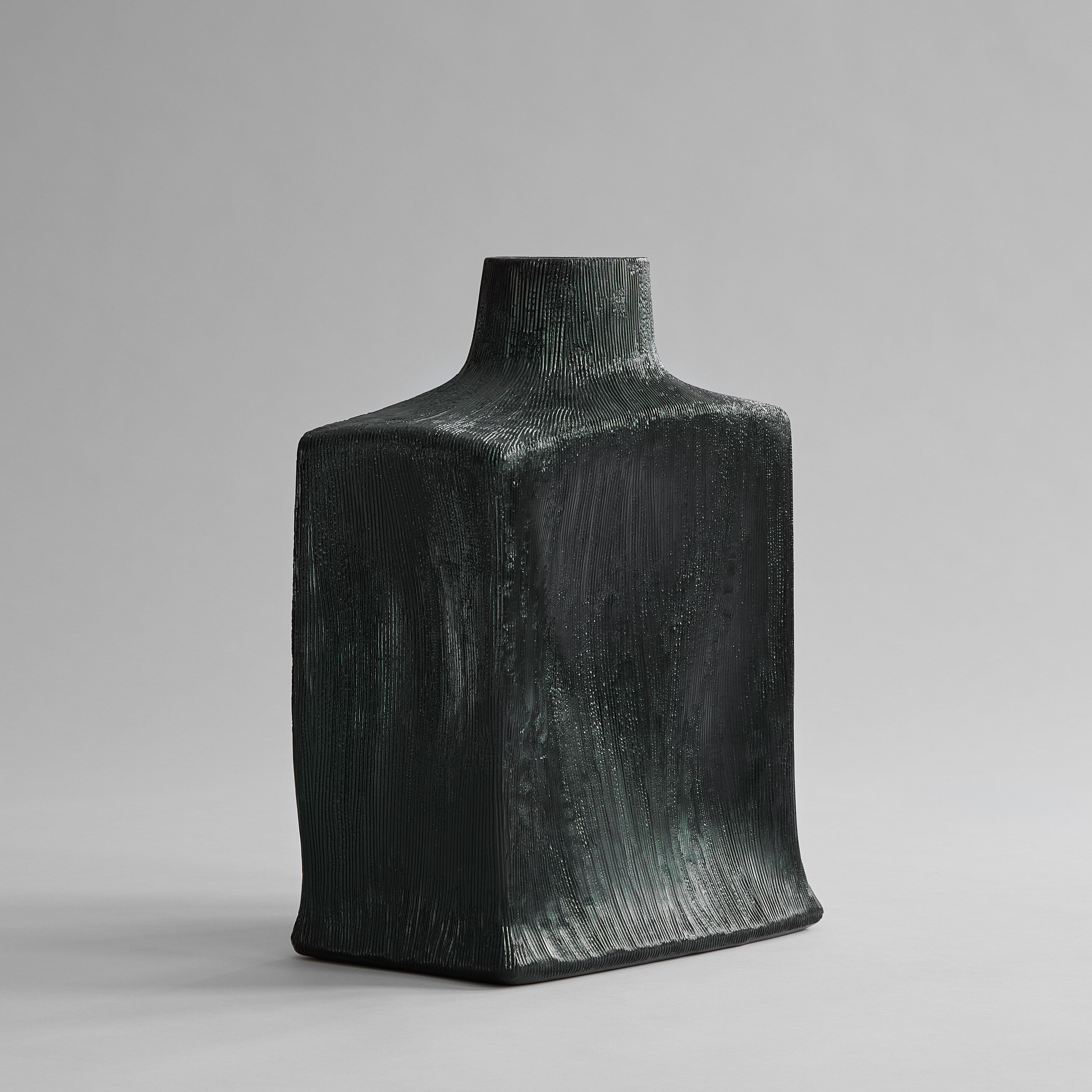 101 Copenhagen - Shin Vase, Hexa – Carved Dark Green - Vase