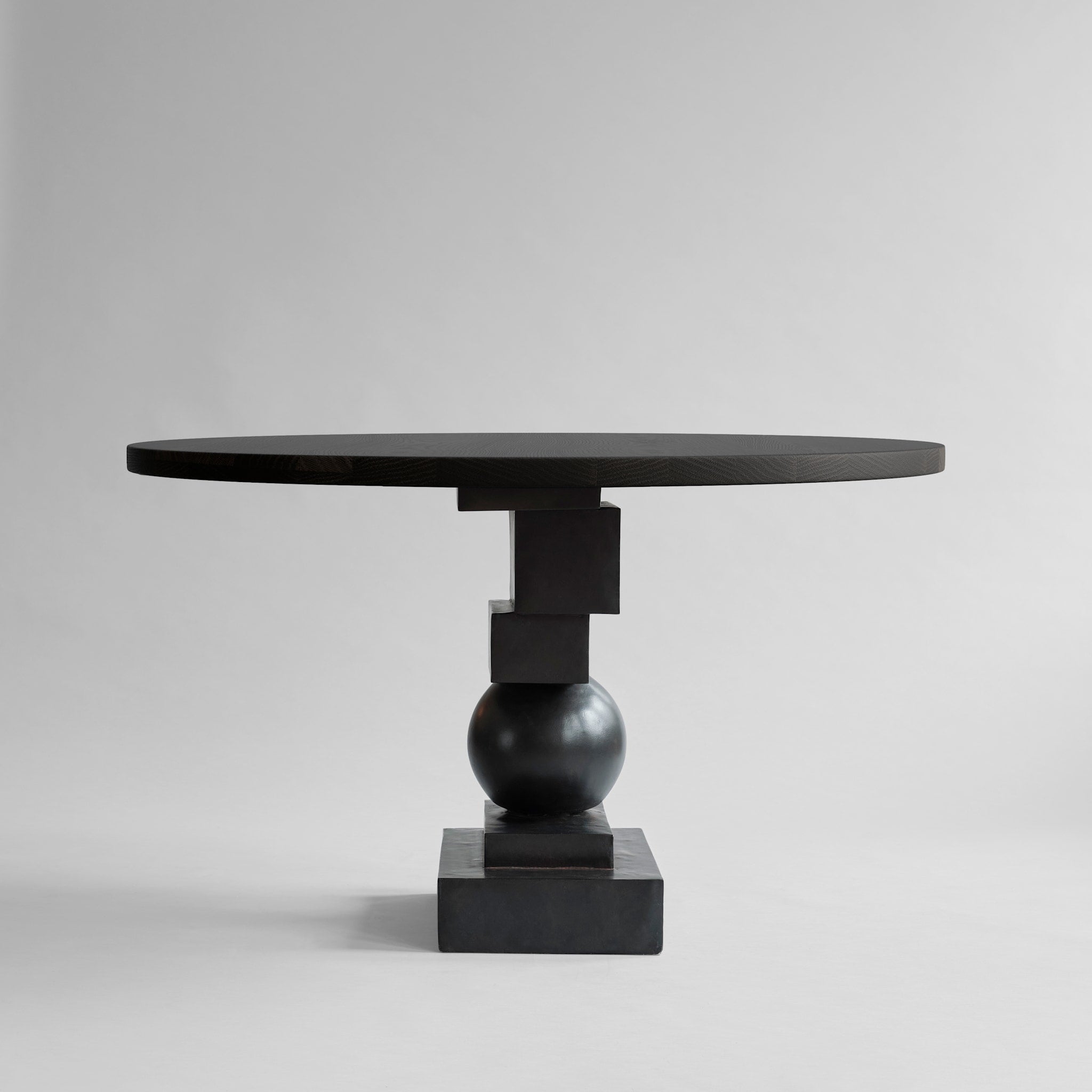101 Copenhagen - Artist Dining Table, Ø120 - H30mm - Coffee Black Oak - Dining Table