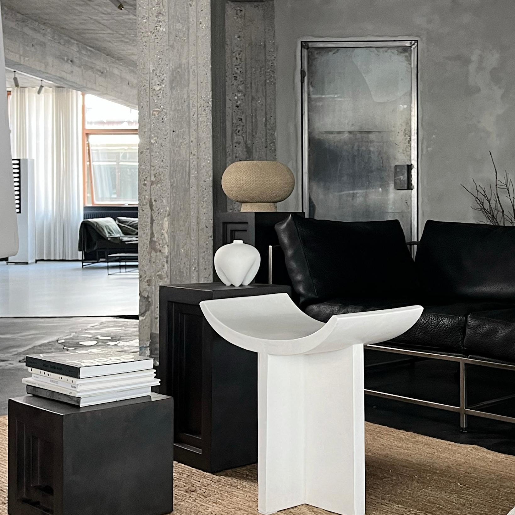 Podium Mini, Brutus Stool, Sumo vase Petit, Kabin Shisen