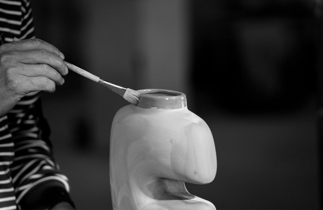 Hand painting ceramic vase