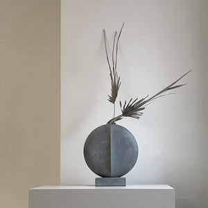 Guggenheim Vase, Mini - Dark Grey - 101 CPH
